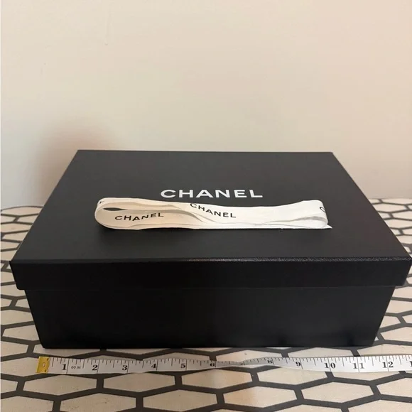 Chanel Black empty box with a ribbon, great condition, small - Picture 2 of 5